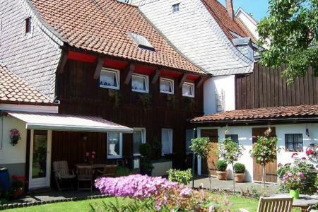 Altes Tageloehnerhaus Von 1510 Mit Garten Und Parkplatz 戈斯拉尔 外观 照片